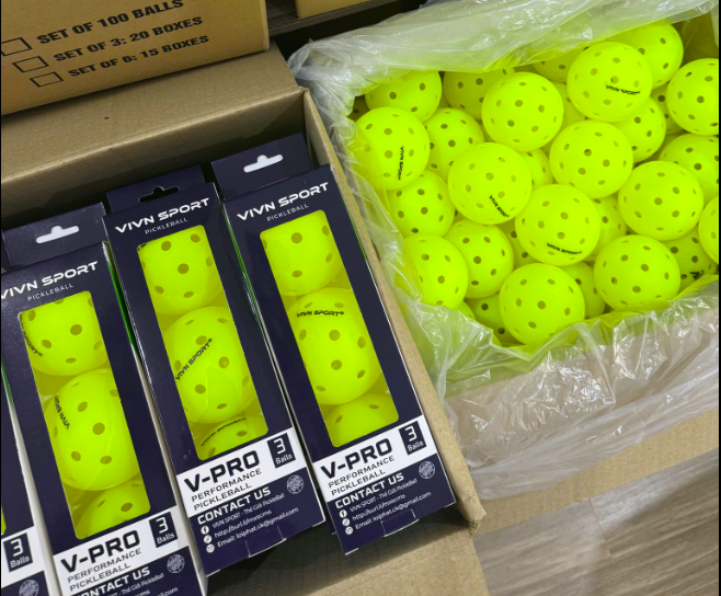 So Sánh Bóng Pickleball Thi Đấu và Tập Luyện